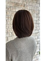 フラット 千葉(Flat.)&nbsp;オリーブグレー、動きがでるレイヤースタイル【千葉】
