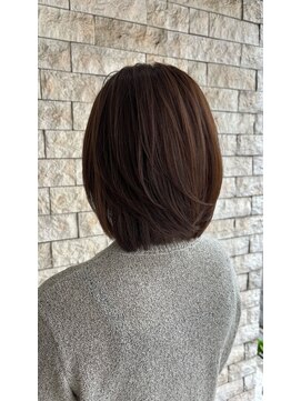フラット 千葉(Flat.) オリーブグレー、動きがでるレイヤースタイル【千葉】