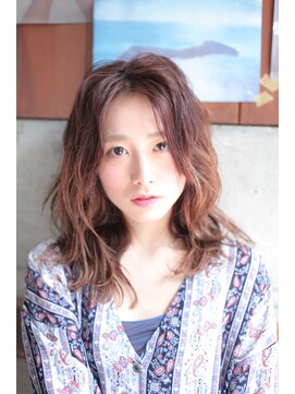 ファム(FAM) セミロングウェーブ