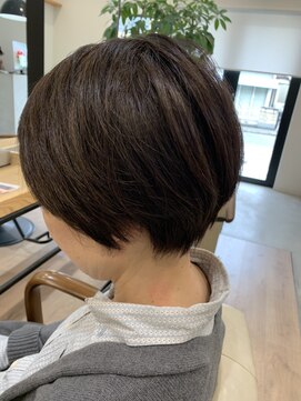 ウォーカーズ(WALKERS) グレイカラー×オトナキレイショートボブ