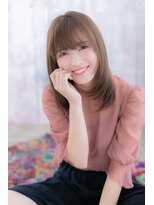シースルーバングが大人かわいい…ミディアムウルフレイヤーa