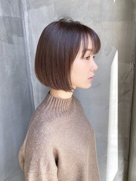 ローリー(Rowlly) - シンプルでナチュラルで可愛らしいぱっつんボブスタイル -