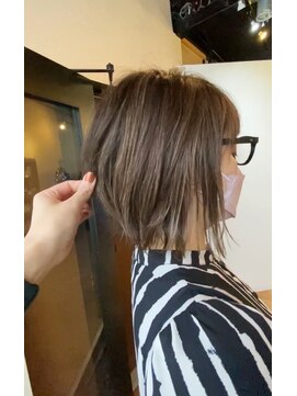 ルポル 大通店(rupolu) 白髪をぼかすハイライト・ボブスタイル