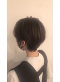 丸みあるフェミニンショート