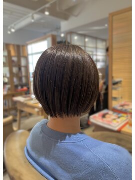 アドラーブル 万代店 (adorable) 20代30代40代前下がりストレート小顔補正立体カット