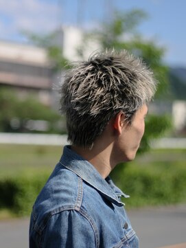 ミオ ベガ(Mio'' VEGA) 金髪スパイキーショート