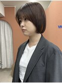 ミディアムヘア斜めバンググレージュカラーデザインカラー