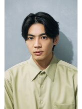 メンズカット-ラフに決まる大人センターパート