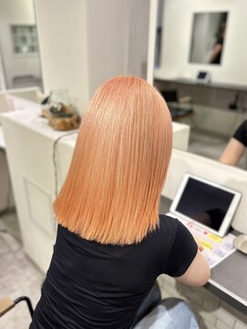 カラ ヘアーサロン(Kala Hair Salon) オレンジ/コーラルオレンジ/ホワイトブロンド