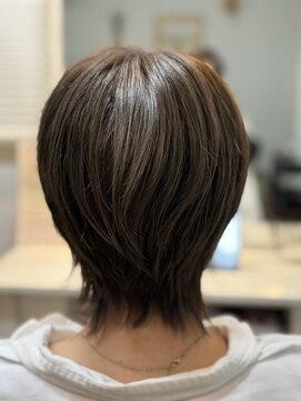 大人のくびれショートレイヤー