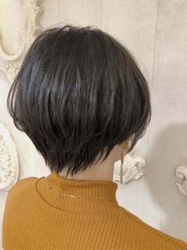 キャンバス バイ ネオリーブ 横浜西口(Canvas by neo.) 大人かわいい 小顔 丸みショート ボブ 耳かけ グレージュ