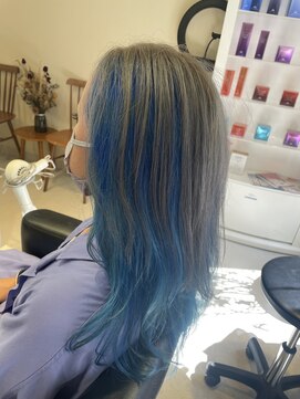 ナインプラス(NINE+) ハイグレージュ×インナーブルー