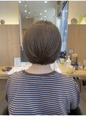 まとまりの良い、やや前下がりのボブスタイル