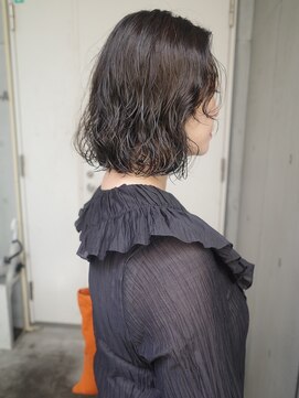 ユノ(juno) ボブパーマ×くびれシルエット｜抜け感ウェーブで大人可愛く