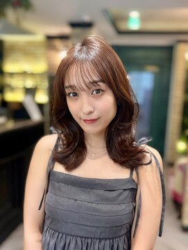 モナン 渋谷(Monan) 韓国風レイヤー 外ハネくびれ ミディアムレイヤー 前髪あり