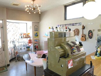 ハウディー(HOWDY)の写真/古き良き1950年代を意識しアメリカン50sのインテリアを再現♪50sなBGMで楽しむ至福の時間◎