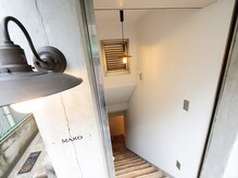 マコ(MAKO)の雰囲気（この階段を下ると極上の空間へ☆地下の隠れ家美容室♪）