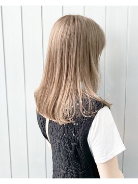 ジュリエッタ(giulietta) ミルクティーカラー×ブリーチカラー×グレージュカラー