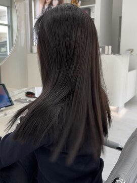 ヒン(HIN) 大人なストレートヘア