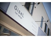 ジゼル 中津大分(GiseL)の雰囲気（GiseLの看板の下にドアがありますのでこちらからご来店ください）