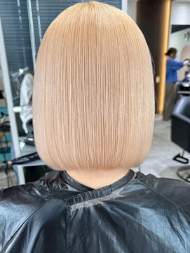 エイチ(H) xブリーチ/ホワイトグレージュ/レイヤーカット/チェリーブラウン