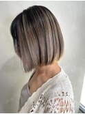 艶と立体感をプラス♪大人ハイライト前下がりボブ