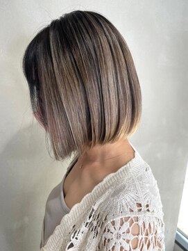 フェアリーテール 高坂店 艶と立体感をプラス♪大人ハイライト前下がりボブ