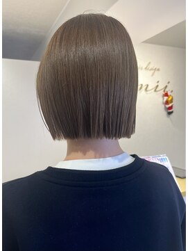 リム(RIM.) オリーブベージュ/切りっぱなしボブ