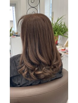 サロンドノア(Salon de NoA)の写真/気になる白髪もしっかり染めてくれる◎ハイライトでデザイン性の高い仕上がりに♪白髪カバーで若見えに♪