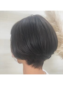 バースデイ 昭島店(Birthday) 小顔 ショート