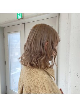 ラミ(L'ami) 柔らかいハイトーンブロンドベージュ/フェミニンミディ