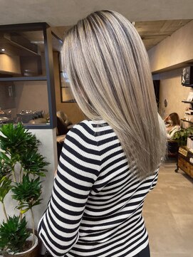 サニー 渋谷(SUNNY) バレイヤージュ、ハイライト、グレーベージュ、レイヤーカット