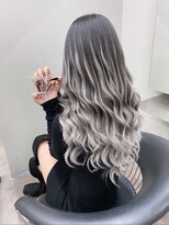 エミーバイモアムー(Emmie byMoremuu)&nbsp;【YU-TA】シルバーエクステグラデーション