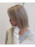 ハイトーンボブ切りっぱなしボブミルクティーベージュ20代