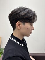 カルム(kalm)&nbsp;毛流れセンターパートニュアンスパーマカルマヘアメンズパーマ