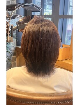 ミディアムレイヤーくびれレイヤーツヤ髪ストレート40代50代60代