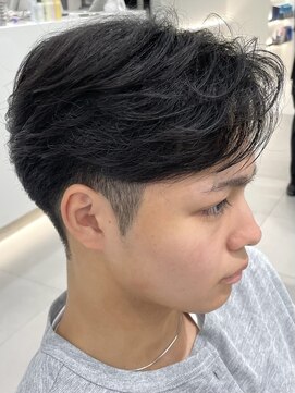 アールプラスヘアサロン(ar+ hair salon) ツーブロ毛流れショート