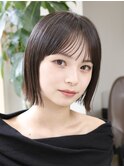 シースルーバング×タイトミニ外はねボブ