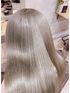 テテ(tete) 外国人風ストレートアッシュベージュ