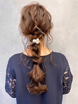 アイユー(ii+U) 編みおろしアレンジ　パーティーヘア　上品