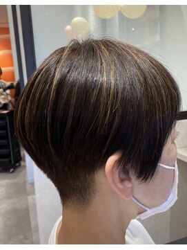 ウサギ 夏 刈り上げボブ