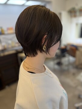 ロイド(Royd.) 襟足おさまりショートボブ 新宿御苑前