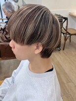 ネオリーブ クーロ メゾン 横浜(Neolive curro Maison)&nbsp;筋感ハイライト×ツーブロマッシュ《メンズハイライト》