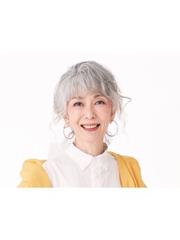 《髪の芯から強くする》大人女性のヘアケア剤を使用し、あなたのためのうるツヤヘアを実現♪