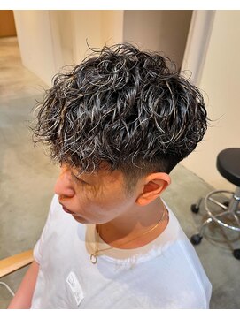 ソウスシア(SOURCE cia) メンズハイライトスパイラルパーマ【佐藤和弥】