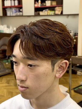 レボルトヘアー(R EVOLUT hair) フェザーパーマ/フェザーショート/毛流れ/刈り上げ/ツーブロック