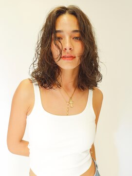 グーム(goom.) 前髪なしカーリースパイラル切りっぱなしワンレングラボブパーマ