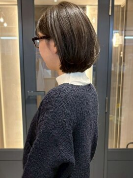 アトリエ(atelier.) オリーブアッシュ ショートボブ 髪質改善 顔周りカット 20代