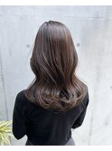 毛先中心のゆる巻きで大人ナチュラルな巻き下ろし