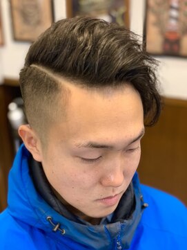 ビアードバーバーショップ(BEARDBARBERSHOP) コームオーバースタイル